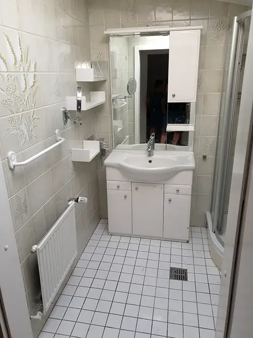 Badsanierung Berlin-Mitte – Minimal-Stil